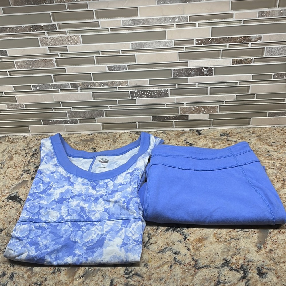 2 Piece Matched Set Bundle -  Gloria Vanderbilt Top and Crops (2 Pieces)